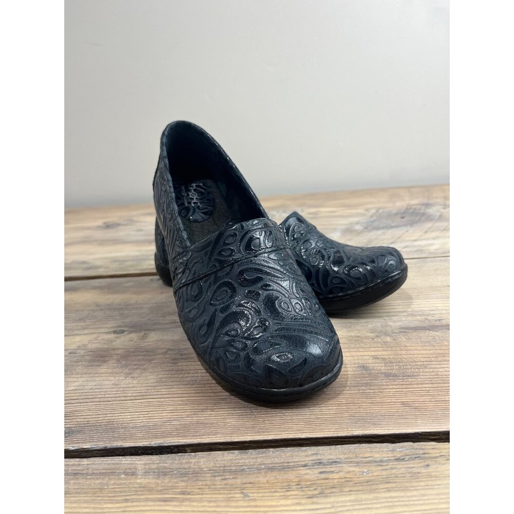Born b.o.c . Howell Embossed Leather Flat Womens 7.5 Navy Comfort Shoe